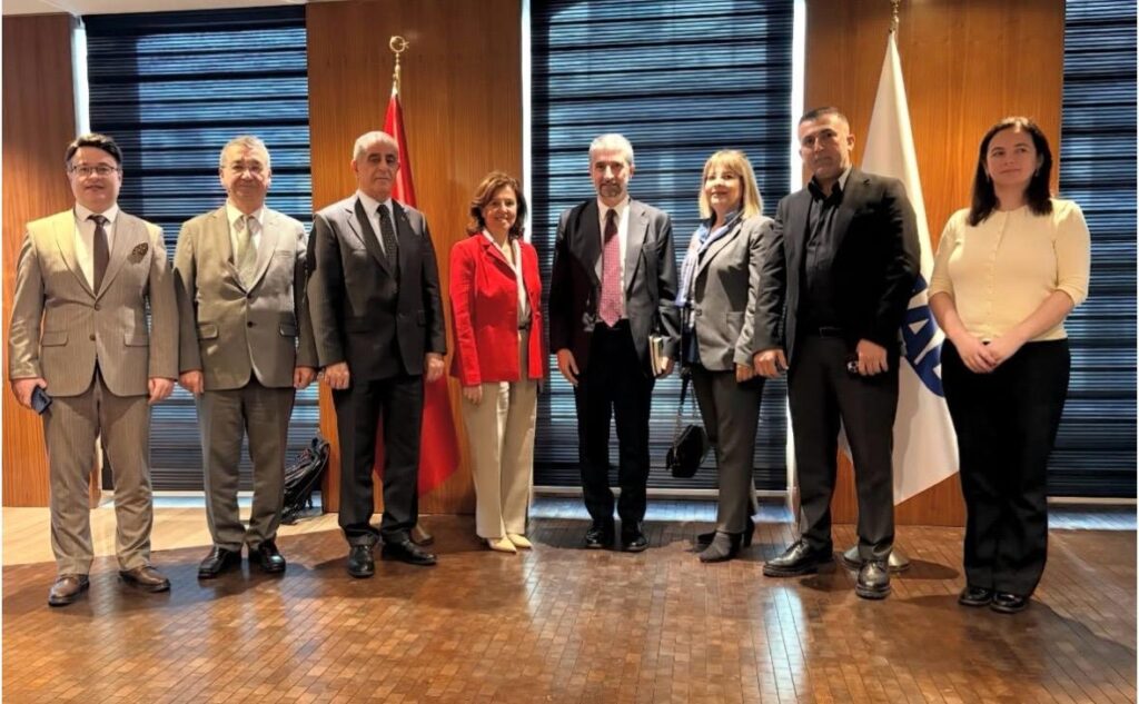 BÜYİD olarak; İSİFED Başkanımız Sn. Ayşe Nur Selçuki Yılmaz ve dernek başkanlarımızdan oluşan heyet ile birlikte, iş dünyamızın en güçlü temsilcilerinden TÜSİAD ve üst birliğimiz TÜRKONFED’e gerçekleştirdiğimiz ziyaretleri başarıyla tamamladık.